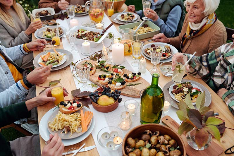 Tips to Help Make a Hearing Loss Friendly Meal for the Holidays